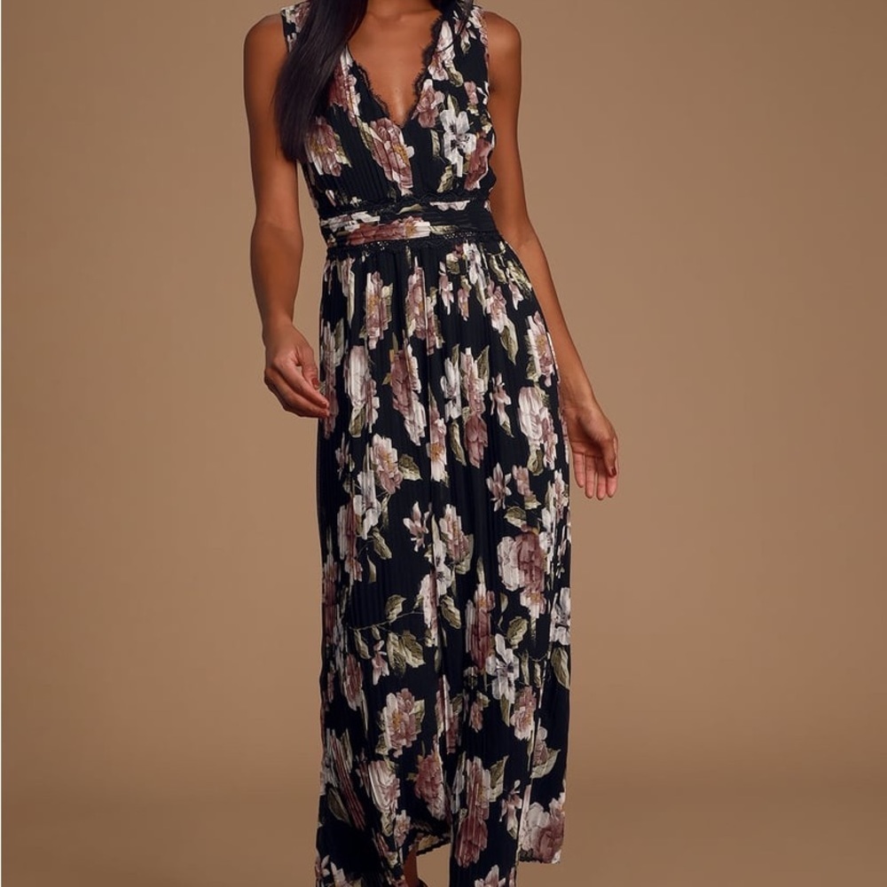 Lulus We Made It Back Floral Print Pleated Midi Dress